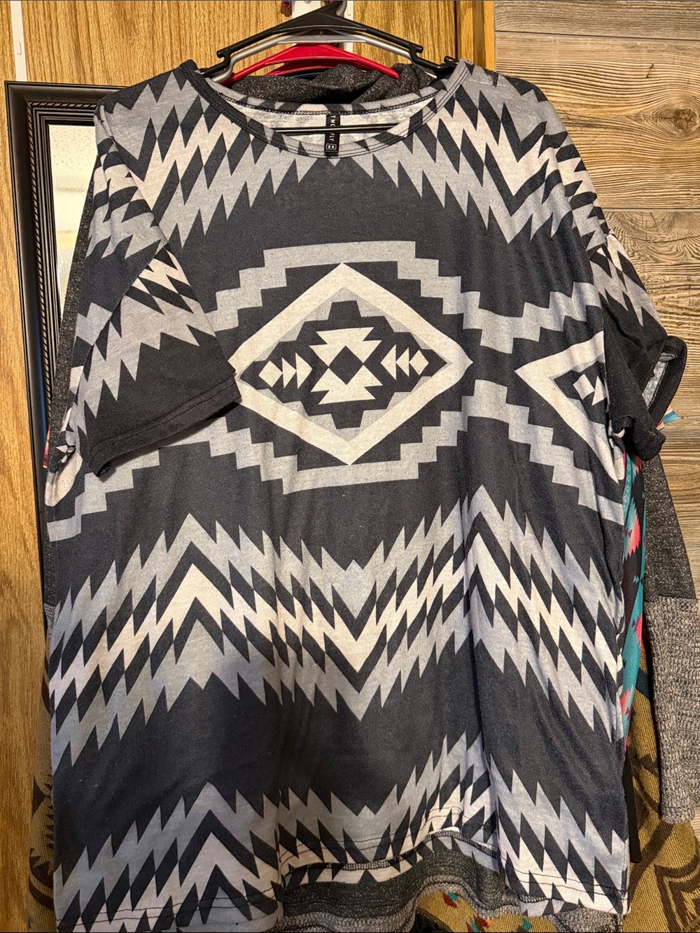 Women's Short Sleeve Aztec Print Tee - Black & Gray